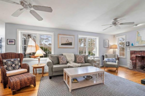 Cozy Bungalow Close to Downtown